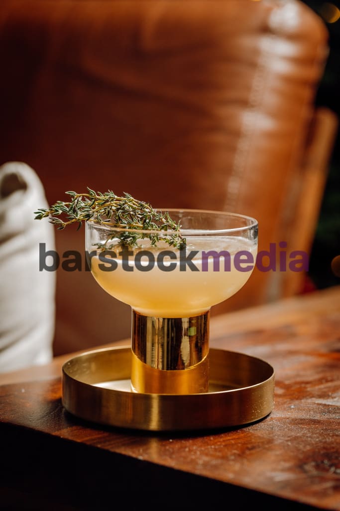 Thyme Citrus Cocktail-Bar Stock Photos